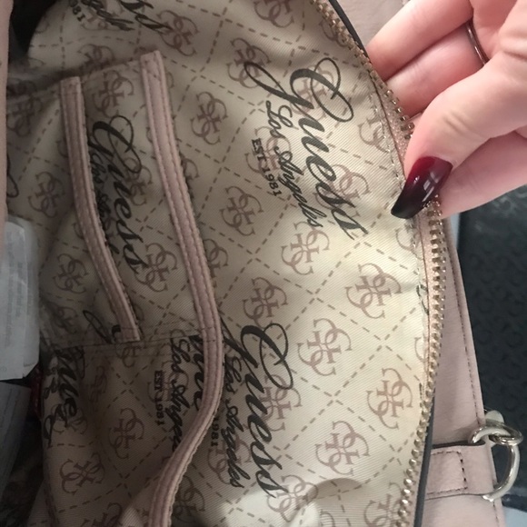 Guess purse - Picture 2 of 2